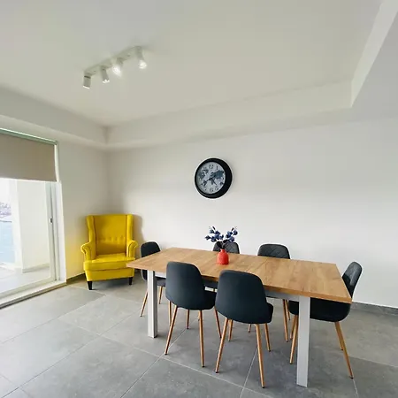 Seafront Apartment With Valletta Views & Manuel Island - Sliema Best Location