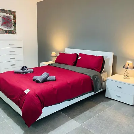Seafront Apartment With Valletta Views & Manuel Island - Sliema Best Location Apartament *