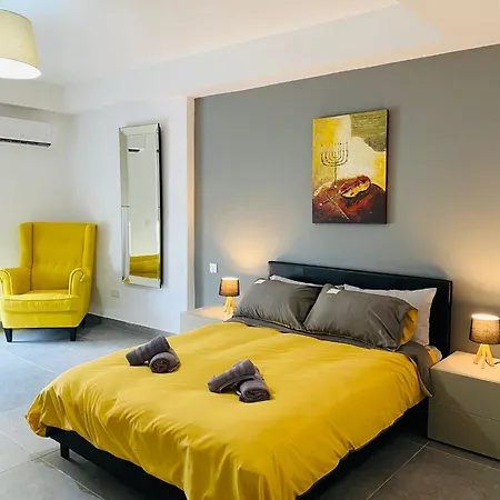 Seafront Apartment With Valletta Views & Manuel Island - Sliema Best Location Apartament