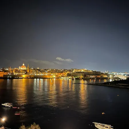 Seafront Apartment With Valletta Views & Manuel Island - Sliema Best Location Apartament Sliema